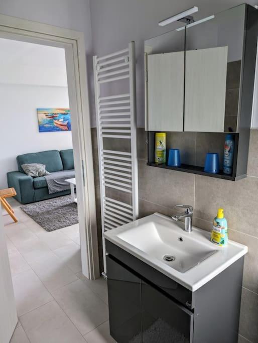 Vasiliki Studio, Beautiful New Built Appartement 10 Km To Airport Artemida  Exterior photo