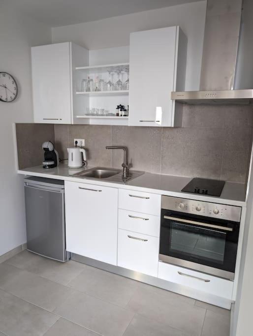 Vasiliki Studio, Beautiful New Built Appartement 10 Km To Airport Artemida  Exterior photo